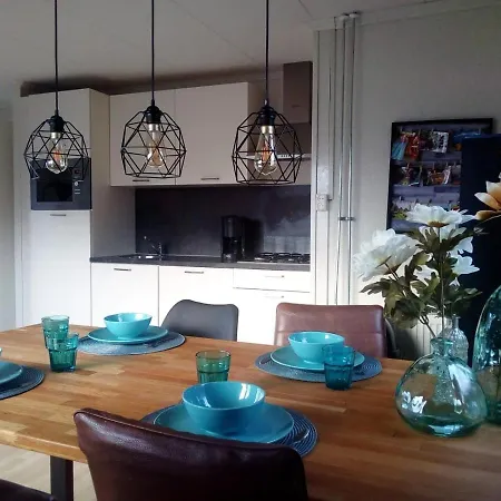 Het Dobbertje, Houten