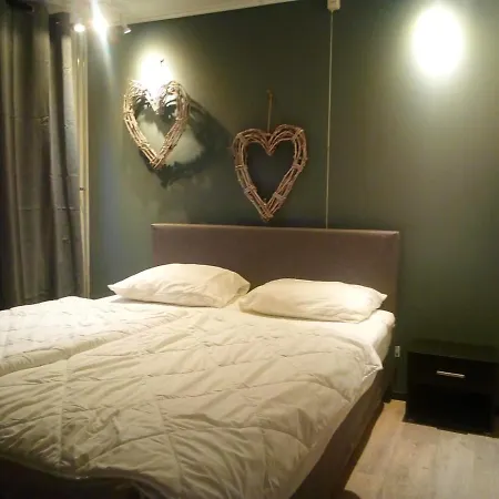 Het Dobbertje, Houten *