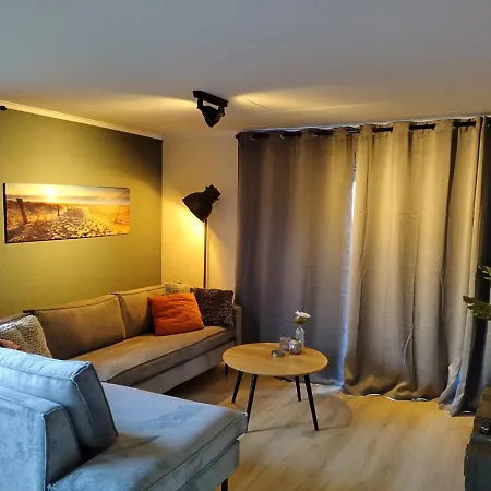 Het Dobbertje, Houten