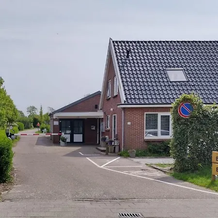 別荘 Het Dobbertje, Houten
