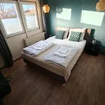 Het Dobbertje, Houten *