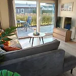 Het Dobbertje, Houten *