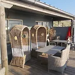 Het Dobbertje, Houten