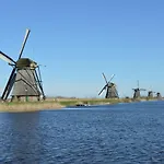Het Dobbertje, Houten